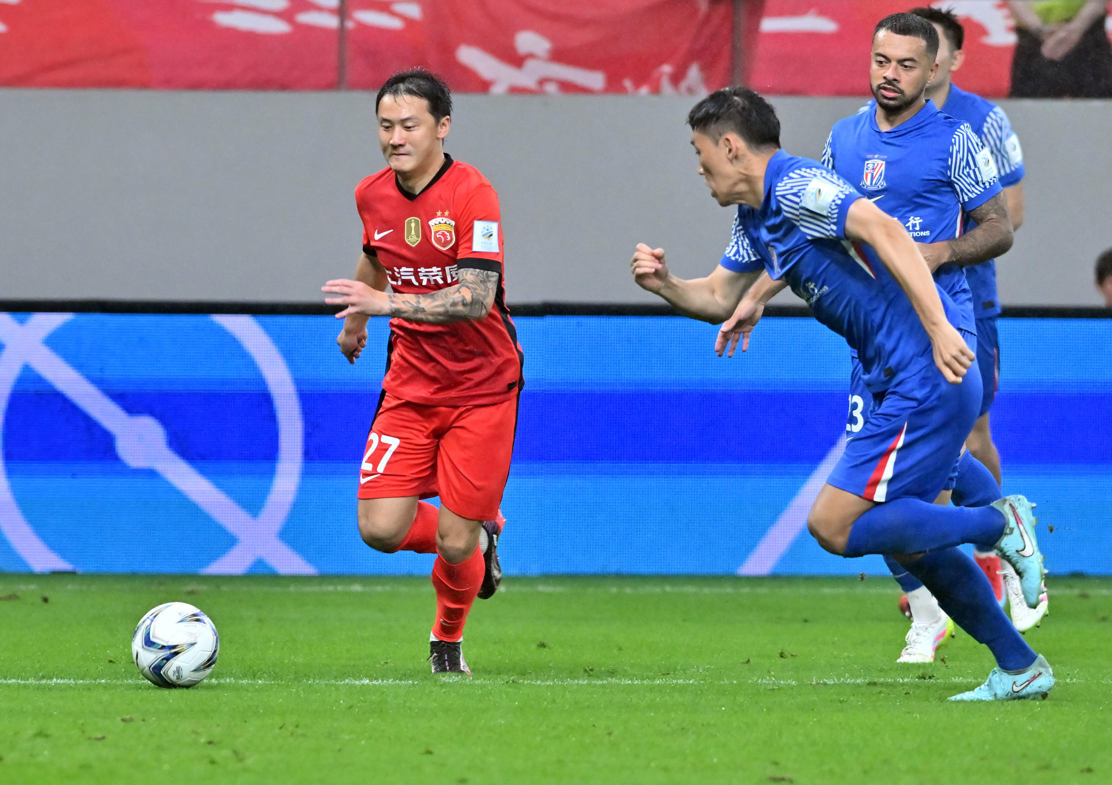 包含上海申花训练开放日，今夜回应争议引欢呼，意甲在即，控场能力受关注的词条-电竞竞猜