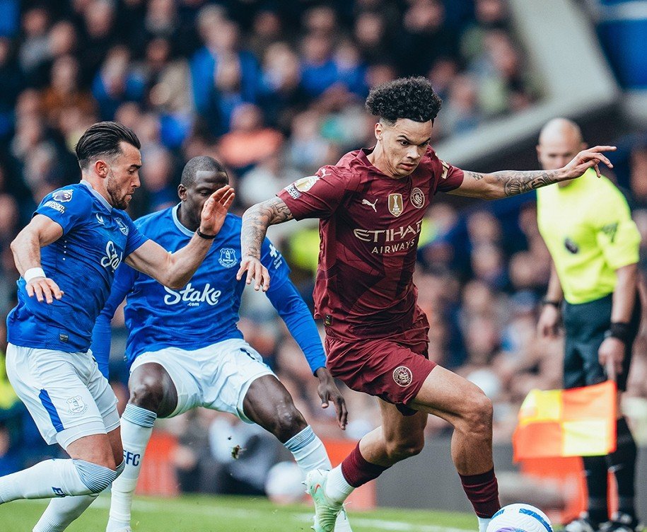 冲刺阶段曼联强势反弹：欧冠节点到来，悬念犹存，细节决定成败的简单介绍